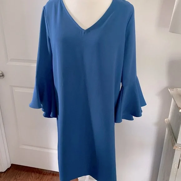 karen Kane New with Tag attached blue v-neck size M - Picture 1 of 8